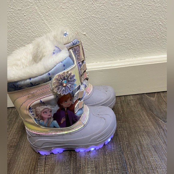Light Up Frozen Snow Boots - Picture 1 of 6